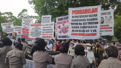 Ratusan Nasabah Koperasi Sejahtera Bersama (KSB) Geruduk Kantor Pusat KSB, Tagih Pengembalian Dana Rp 8,6 Triliun