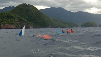 Berlayar Ditengah Cuaca Buruk, Longboat Bermuatan 15 Penumpang Tenggelam di Perairan Leksula.