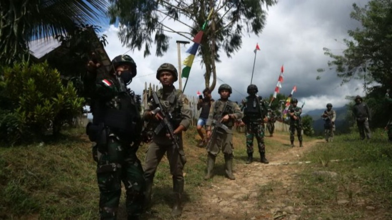 1.378 Personel TNI-Polri Diterjunkan untuk Kejar Tiga DPO Teroris Poso
            - galeri foto