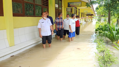 Banjir Genangi Sekolah, Siswa Kembali Belajar Melalui Daring