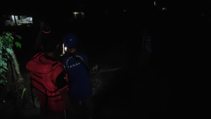 Diterjang Banjir, Lima Rumah Warga Ambruk Terbawa Arus Deras Sungai di Kabupaten Jember Jawa Timur