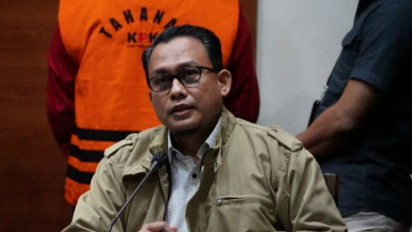 Enam Kantor Dinas Pemkab Buru Selatan Digeledah KPK. Dokumen Bukti Aliran Uang Disita