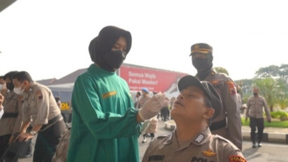 Antisipasi Omicron, Ratusan Personil Polda Jawa Tengah Jalani Tes Swab PCR