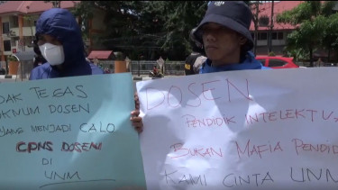 Diduga Selewengkan Dana Penyetaraan 32 Guru SD, Oknum Dosen UNM Didemo Mahasiswa