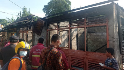Pelajar Lupa Matikan Kompor Usai Bakar Rokok, Rumah di Denpasar Ludes Terbakar
