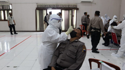 Waspada Omicron, Polres Semarang Gelar Tes Swab Ratusan Personel