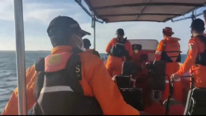 Dihadang Ombak Besar, Pencarian 4 Awak Kapal Hilang Dilanjutkan Pagi Ini