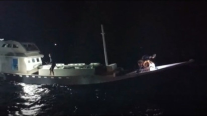 Tim SAR Selamatkan Tiga Orang Nelayan Usai 8 Jam Hanyut di Perairan Timur Pulau Selayar