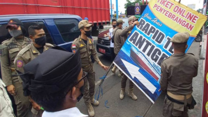 Tak Memiliki Izin, Satgas Covid-19 Banyuwangi Tertibkan Jasa Rapid Tes Antigen Ilegal di Sekitar Pelabuhan Ketapang