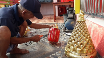 Tradisi Bersih-Bersih Klenteng Jelang Tahun Baru Imlek di Kotawaringin Barat