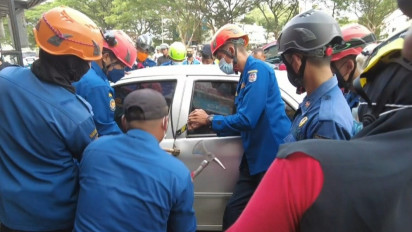 Duh! Kunci Mobil Tertinggal, Bocah 4 Tahun Terjebak di Dalam Mobil