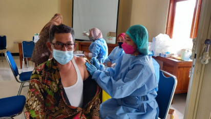 Ratusan Calon Jamaah Haji Gunungkidul Menerima Suntikan Vaksin Booster
