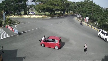Viral...! Aksi Heroik Gagalkan Diduga Perampasan Mobil di Simpang Empat Jeneponto Terekam CCTV