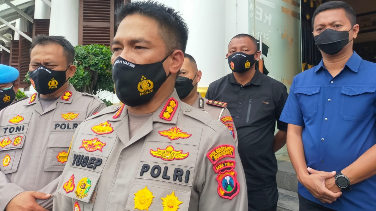 Marak Tawuran Antar-geng di Surabaya, Polisi Gencar Patroli Siber
            - galeri foto