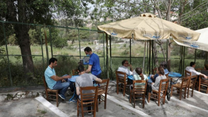 Covid Mulai Reda, Yunani Izinkan Musik di Bar dan Restoran