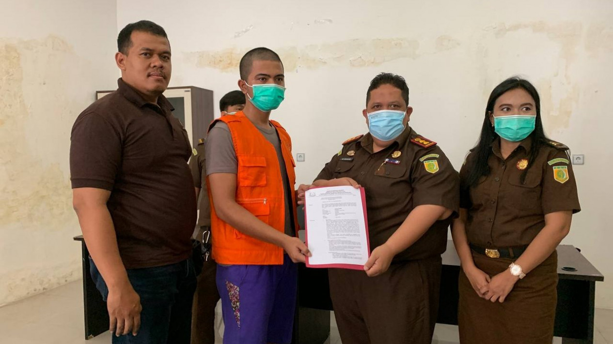 Curi HP untuk Beli Beras, Jaksa Bebaskan Tersangka
            - galeri foto