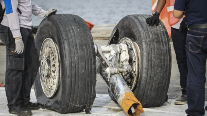Pekerja Bandara Tewas Terlindas Roda Pesawat