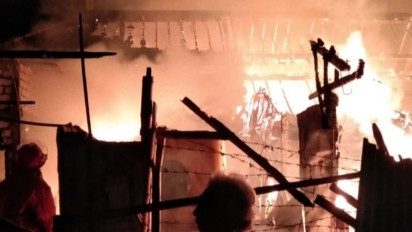 Pasar Sidayu Gresik Terbakar Hebat, Ratusan Kios Pedagang Ludes Dilalap Api
