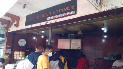 Lumpia Klenteng Gang Lombok, Legenda Kuliner Semarang Laris di Masa Imleks