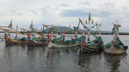 Eksotisnya Pesisir Muncar Banyuwangi, Ada Deretan Perahu Dibalut Langit Senja