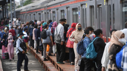Pengguna KRL Turun 17 Persen Jelang Libur Imlek