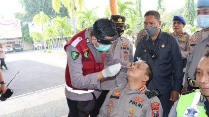 Antisipasi Penularan Varian Omicron, Seluruh Personel Polresta Banyuwangi Jalani Tracing