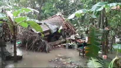Hujan Deras Disertai Angin Kencang, Belasan Rumah di Banjar Jabar Rusak Parah