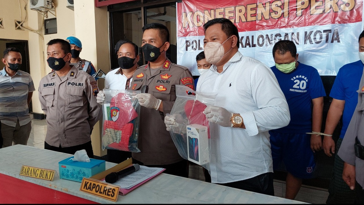 Modus Penggandaan Uang, Komplotan Penipu Bawa Kabur Uang Korban Rp20 Juta
            - galeri foto