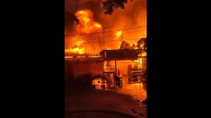 Kebakaran di Perumahan Duri Kepa, Petugas Kerahkan 12 Mobil Damkar