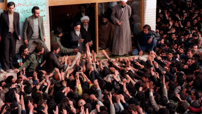 Hari Ini dalam Sejarah: Revolusi Iran, Ayatollah Khomeini Pulang ke Iran setelah 15 Tahun Pengasingan