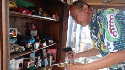 Ini Wujud Koleksi Mainan Tahun 60an, Ternyata Ada Robot Juga