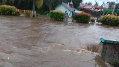 Banjir Melanda Kota Bukittinggi, Beberapa Warga Dievakuasi ke Tempat Tinggi