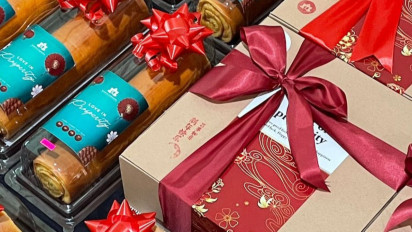 Tradisi Imlek, Permintaan Kue Lapis Surabaya dan Bolu Gulung Meningkat