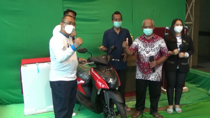 Tak Bisa Naik Motor, Peternak Lele Kaget Dapat Hadiah Motor dari Program Vaksinasi