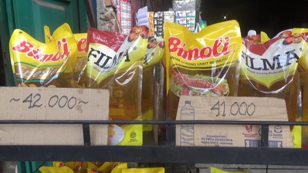 Ini Penyebab Pedagang Minyak Goreng di Medan Belum Turunkan Harga
            - galeri foto