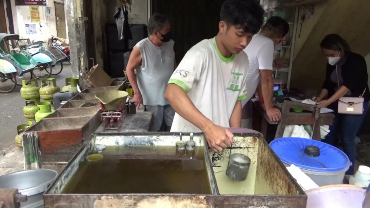 Harga Minyak Goreng Curah di Salatiga Tidak Kunjung Turun, Bertahan di Rp 18 Ribu per Liter 
            - galeri foto