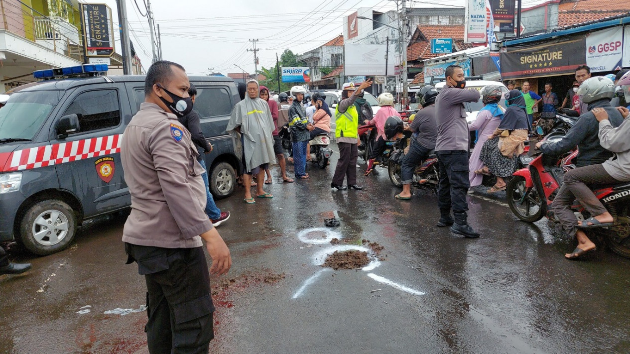 Kecelakaan Maut di Kabupaten Pekalongan, Seorang Pelajar Tewas Terlindas Truk
            - galeri foto