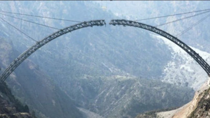 Jembatan Kereta Api Tertinggi Sambungkan Jammu dan Kashmir