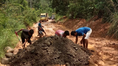 13 Tahun Tidak Tersentuh Pembangunan, Warga Gotong Royong Perbaiki Jalan
