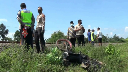 Terobos Perlintasan, Dua Pengendara Sepeda Motor Tewas Tertabrak Kereta Api Jurusan Semarang-Tegal di Kendal