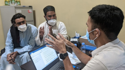 Pakai Gamis dan Sorban, 2 WNA Pakistan yang Minta-Minta ke Masjid di Kotim Diringkus Petugas Imigrasi