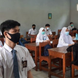 Cuaca Ekstrem Melanda, Pemprov DKI Terapkan PJJ untuk Seluruh Sekolah hingga 28 Januari 2026