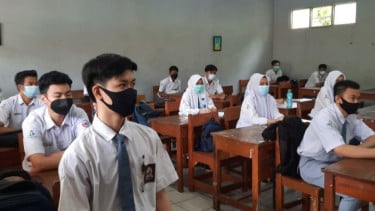 Cuaca Ekstrem Melanda, Pemprov DKI Terapkan PJJ untuk Seluruh Sekolah hingga 28 Januari 2026