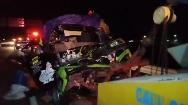 Pikap Muat Sayur Alami Kecelakaan Tunggal di Tol Madiun, 1  Tewas dan 2 Luka