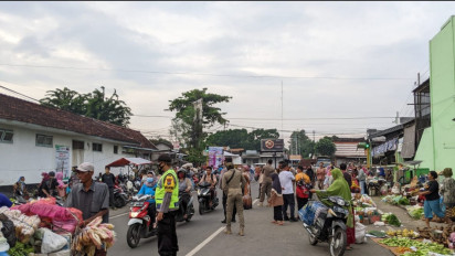 Penertiban Pedagang oleh Petugas Gabungan di Situbondo, Diwarnai Aksi Protes