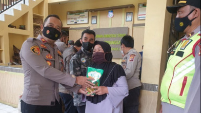 Vaksinasi Covid-19 Dosis kedua Warga di Garut Dapat Minyak Goreng Gratis