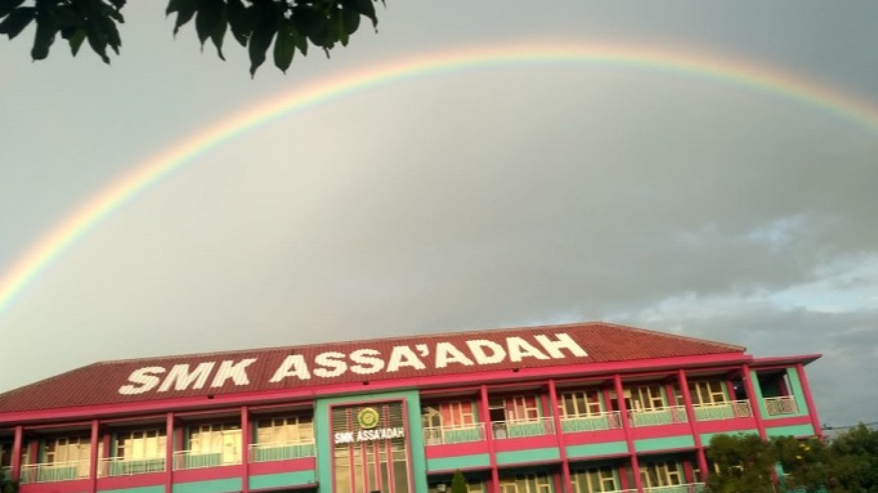 Wow! Fenomena Langka, Pelangi Cantik Muncul di Langit Gresik
            - galeri foto
