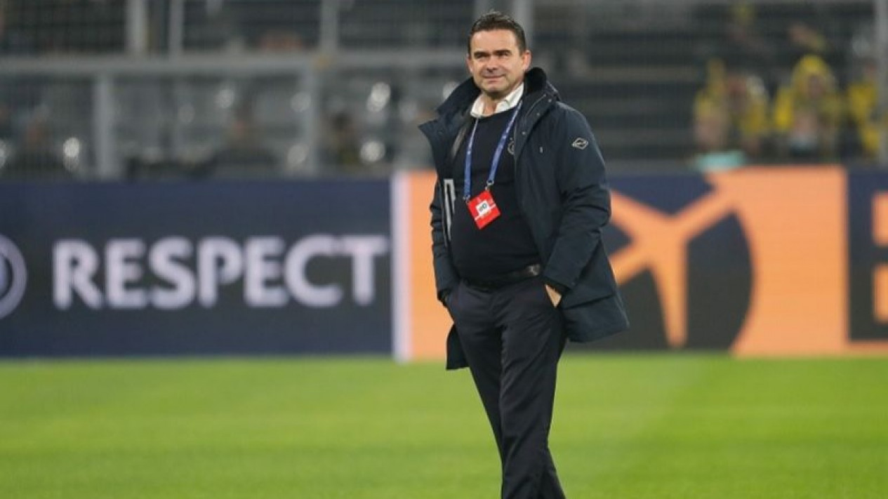 Marc Overmars Mundur sebagai Direktur Sepak Bola Ajax karena Kirim Pesan Tak Senonoh
            - galeri foto
