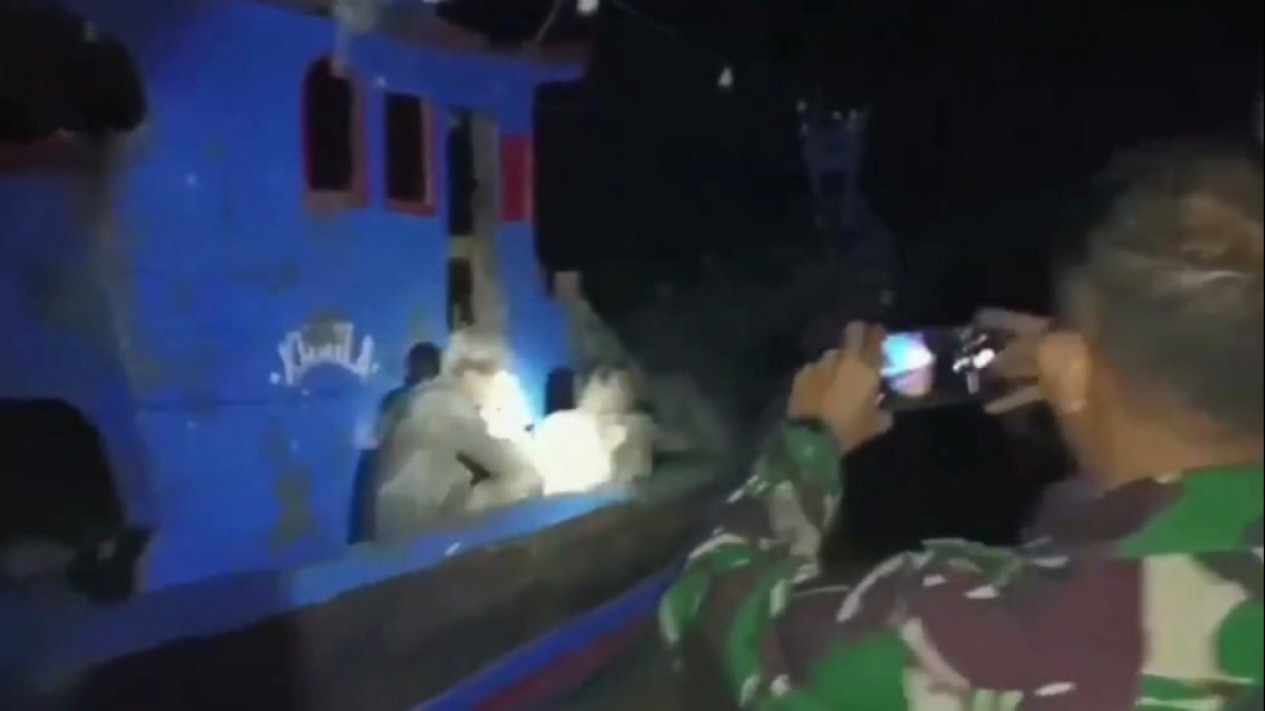 Menyedihkan! 34 Pekerja Migran Ilegal Tujuan Malaysia Ditemukan Berlumpur oleh TNI AL
            - galeri foto