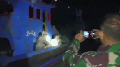 Menyedihkan! 34 Pekerja Migran Ilegal Tujuan Malaysia Ditemukan Berlumpur oleh TNI AL